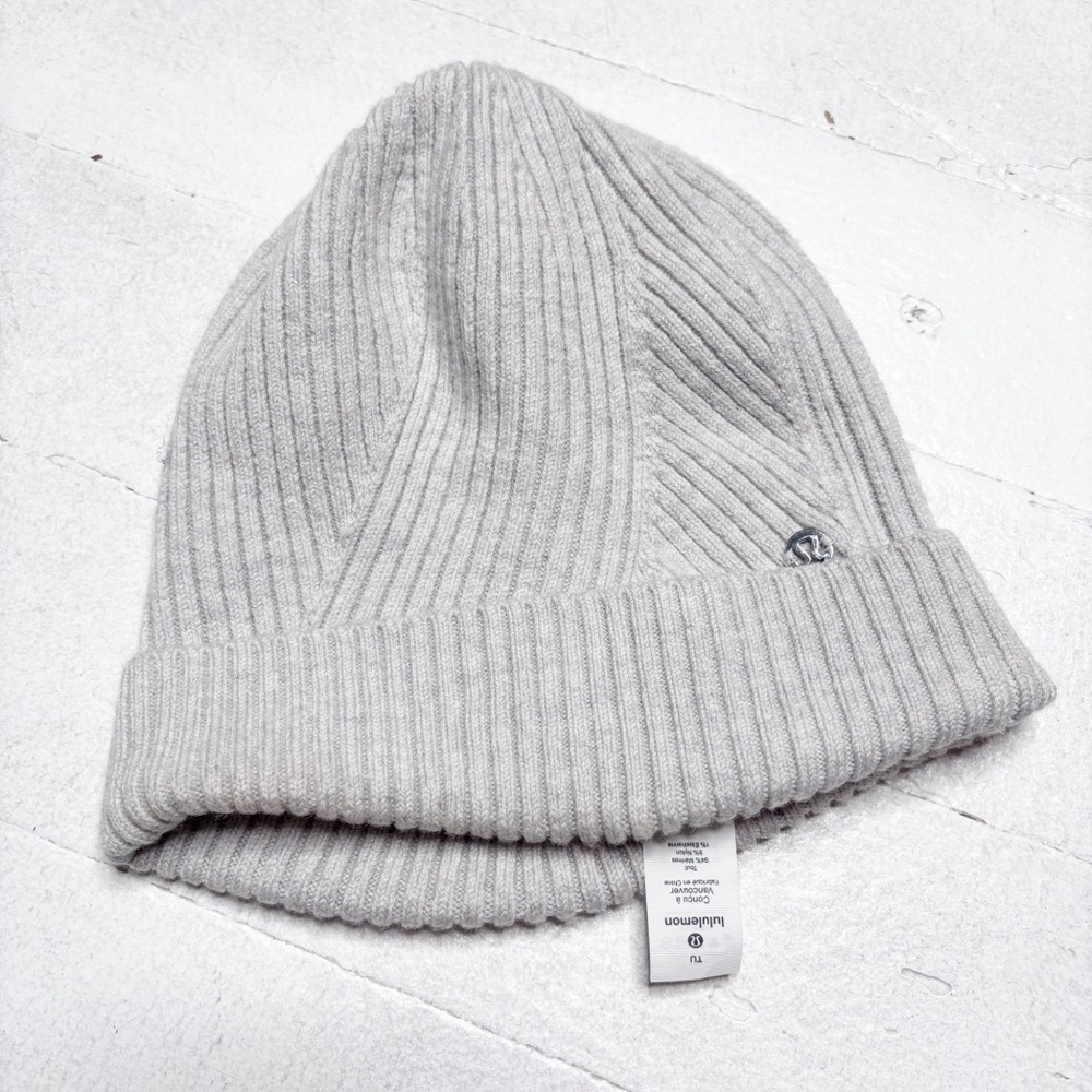 Lululemon Ribbed Merino Wool Light Gray Beanie Hat EUC
